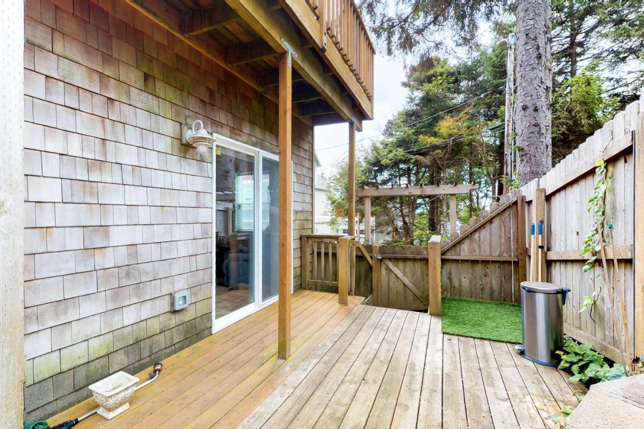 Beach House With A Park Lincoln City Exteriör bild